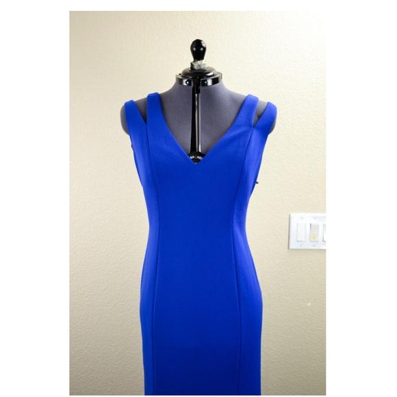 VINCE CAMUTO V-Neck Cut-Out Shoulder Gown - Picture 4 of 6